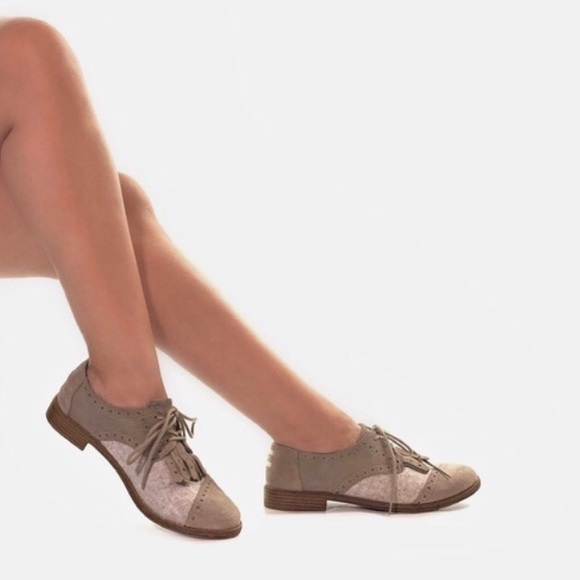 TOMS Brogue Desert Taupe Suede/Wool Kiltie Oxford - Picture 2 of 8